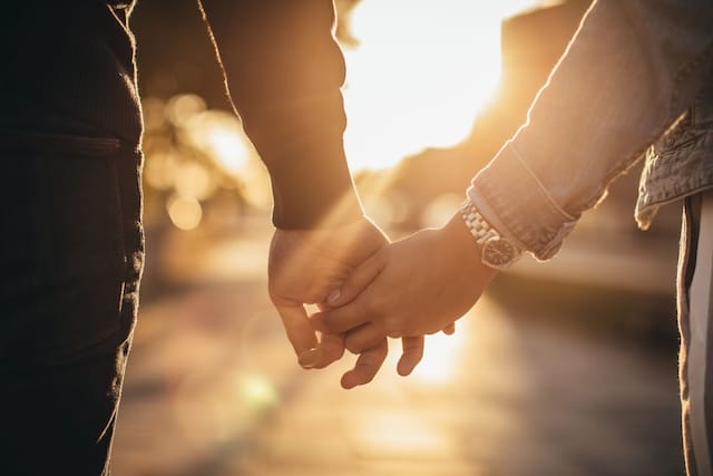 Trong tình yêu, họ là mẫu người chung thủy, biết chở che cho bạn đời