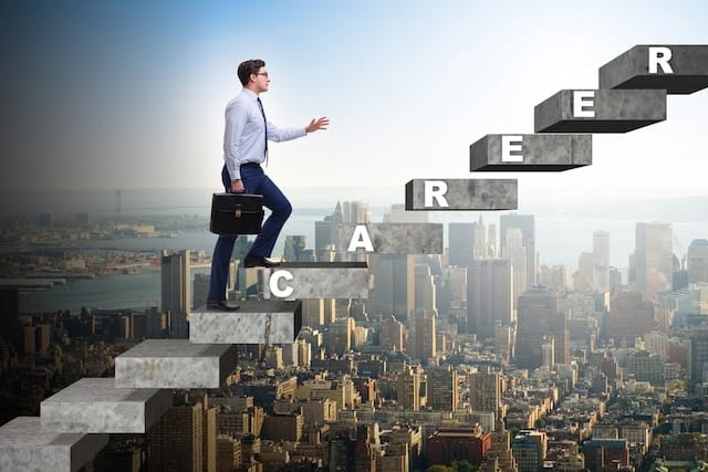 Ý nghĩa tên Quốc Huy: Sự nghiệp vững chắc từ nền móng ban đầu